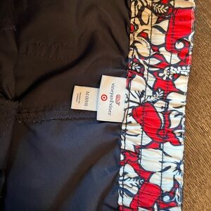 Vineyard vines boys shorts. Navy size 8/10